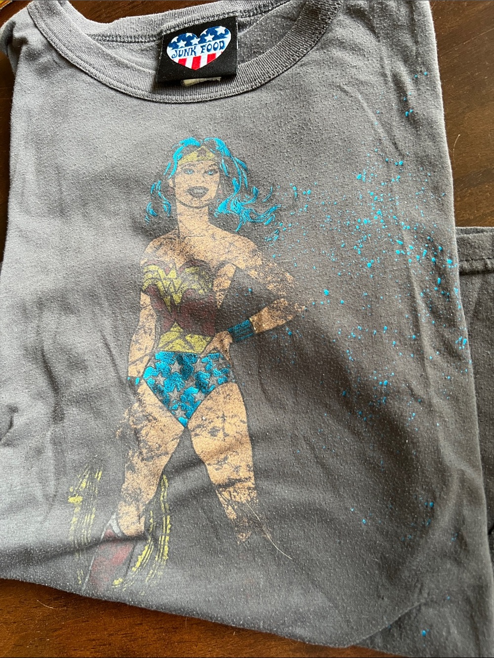 Vintage Junk Food women’s DC Wonder Woman Tee - XL fits like M or S